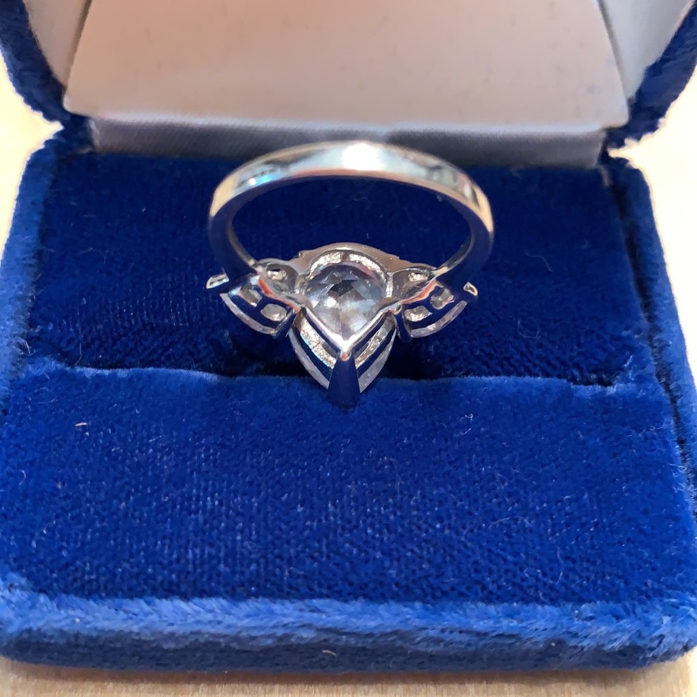 Stunning Faceted Pear-Shape Rhinestone Ring - Picture 3 of 9